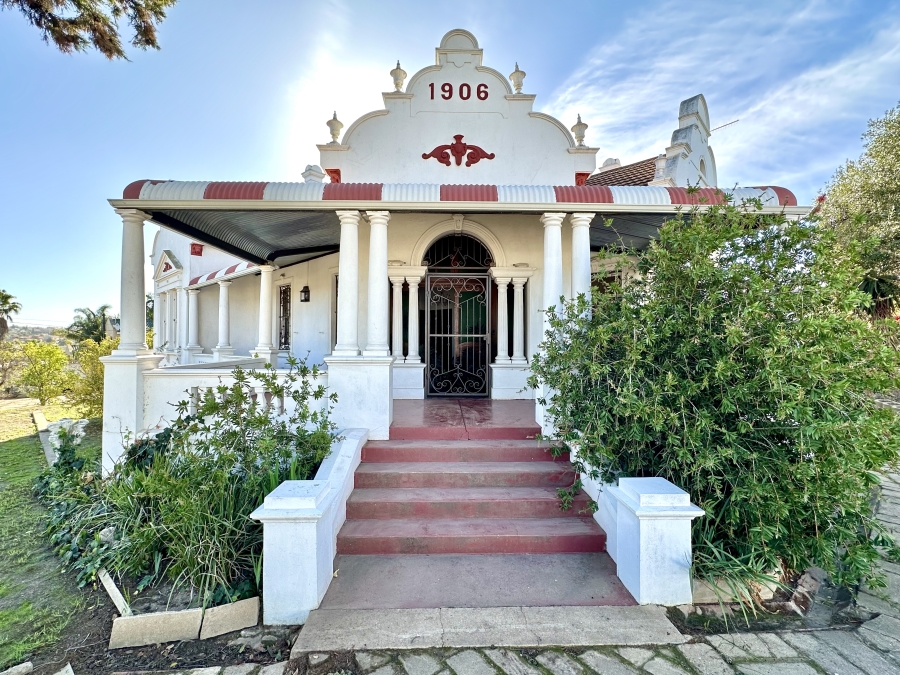 4 Bedroom Property for Sale in Bergzicht Western Cape